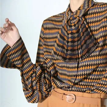 TWOTWINSTYLE Корейската мода Цветблок Дамска блуза с шал яка подпора, са били разкроена, с дълъг ръкав, складчатая плиссированная свободна риза, Женски стил 2022