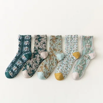 3D Модерен Европейски и американски улични чорапи Дамски чорапи Реколта пролетта чорапи със средна дължина, в Ретро стил с цветен модел Чорапи harajuku